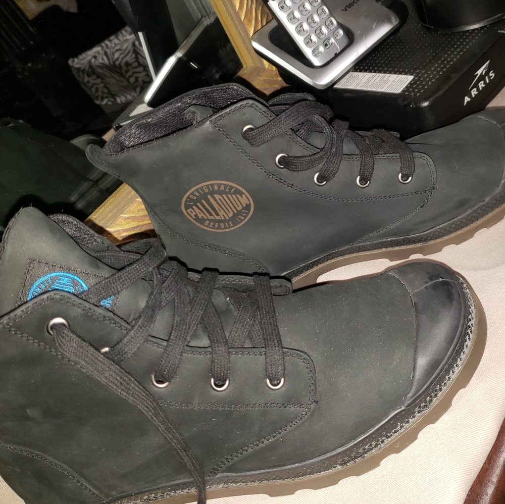 Boots - Picture 7 of 9